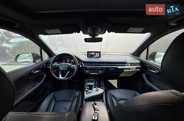 Внедорожник / Кроссовер Audi Q7 2017 в 