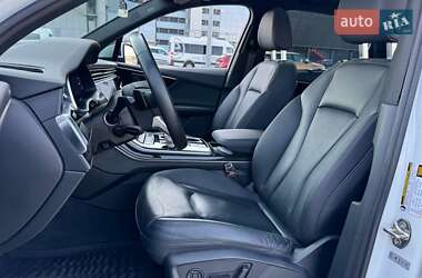 Внедорожник / Кроссовер Audi Q7 2021 в 