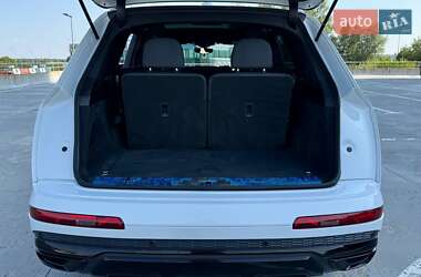 Внедорожник / Кроссовер Audi Q7 2021 в 
