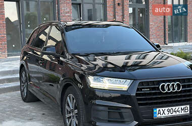 Позашляховик / Кросовер Audi Q7 2017 в 