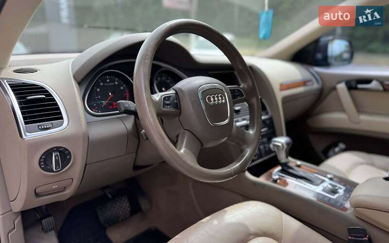 Внедорожник / Кроссовер Audi Q7 2010 в Черновцах