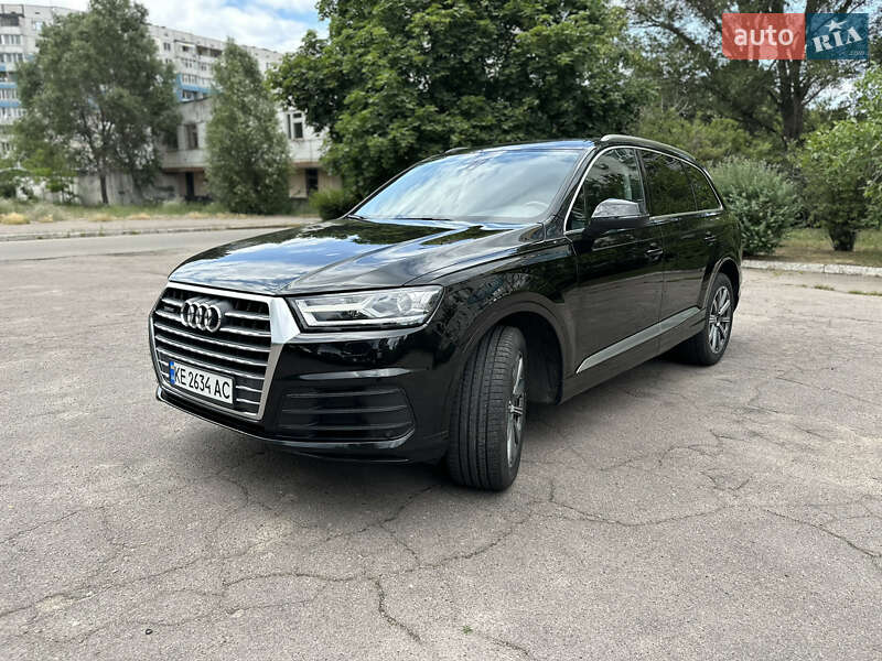 Внедорожник / Кроссовер Audi Q7 2018 в 