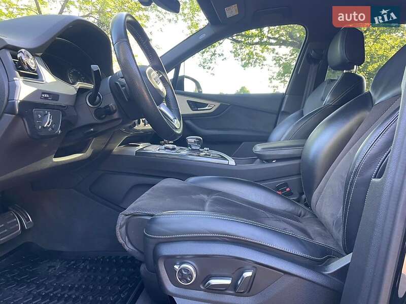 Внедорожник / Кроссовер Audi Q7 2017 в Полтаве