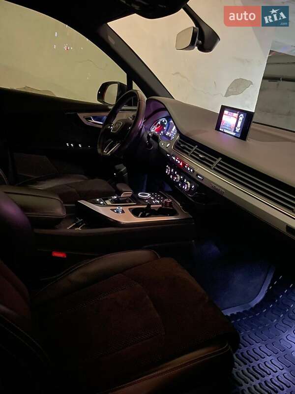 Внедорожник / Кроссовер Audi Q7 2017 в Полтаве