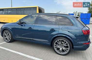 Позашляховик / Кросовер Audi Q7 2018 в 