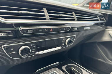 Позашляховик / Кросовер Audi Q7 2018 в 