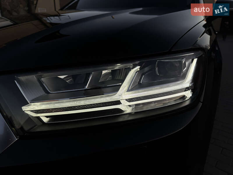 Позашляховик / Кросовер Audi Q7 2015 в Володимирі