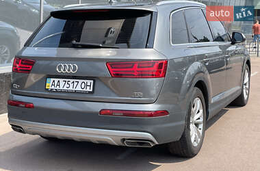 Позашляховик / Кросовер Audi Q7 2015 в 