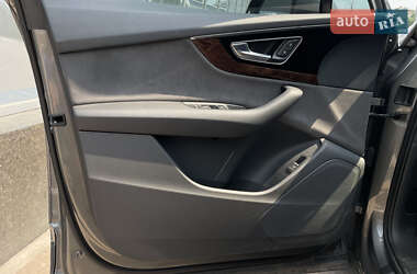 Позашляховик / Кросовер Audi Q7 2015 в 