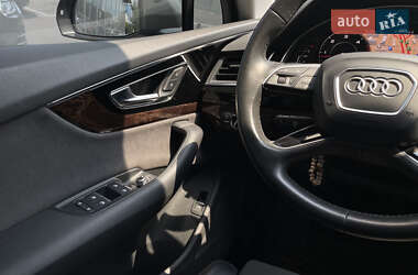 Позашляховик / Кросовер Audi Q7 2015 в 