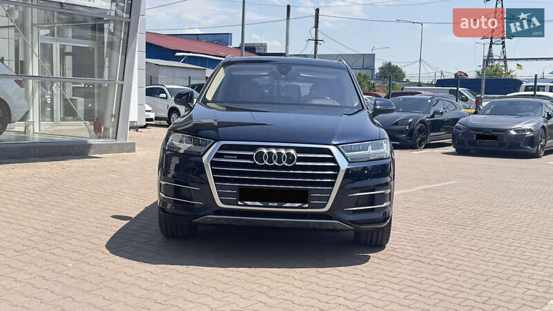 Внедорожник / Кроссовер Audi Q7 2017 в 
