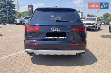 Внедорожник / Кроссовер Audi Q7 2017 в 