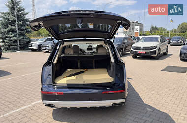 Внедорожник / Кроссовер Audi Q7 2017 в 