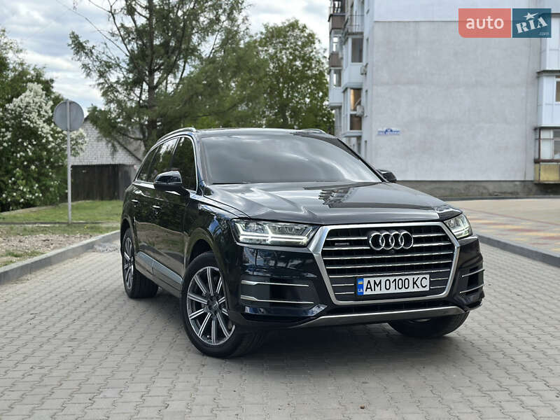 Внедорожник / Кроссовер Audi Q7 2016 в 