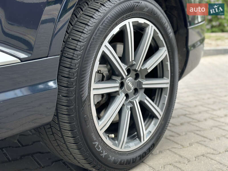 Позашляховик / Кросовер Audi Q7 2016 в Звягелі