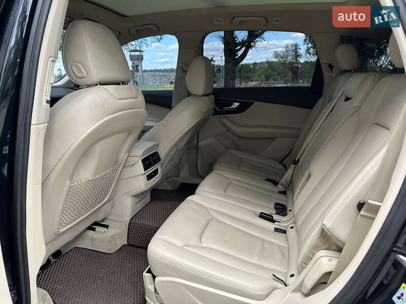 Позашляховик / Кросовер Audi Q7 2016 в Звягелі