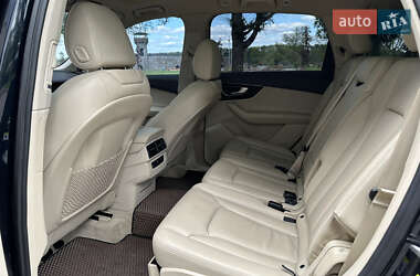 Внедорожник / Кроссовер Audi Q7 2016 в 