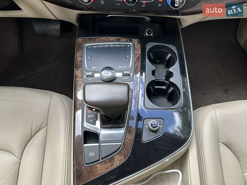 Позашляховик / Кросовер Audi Q7 2016 в Звягелі