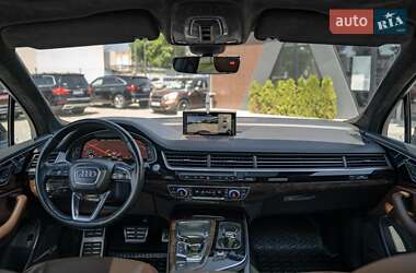 Позашляховик / Кросовер Audi Q7 2017 в 