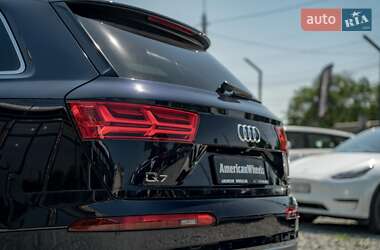 Позашляховик / Кросовер Audi Q7 2017 в 