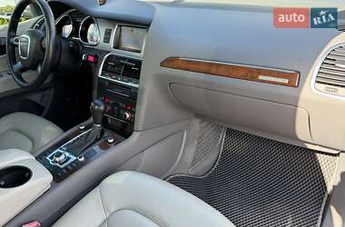 Позашляховик / Кросовер Audi Q7 2011 в 