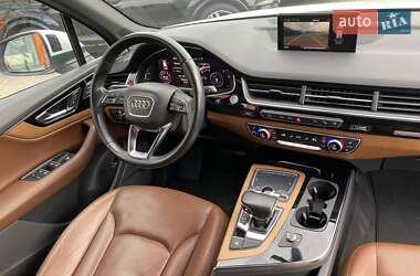 Позашляховик / Кросовер Audi Q7 2016 в 