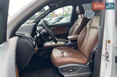 Позашляховик / Кросовер Audi Q7 2016 в 