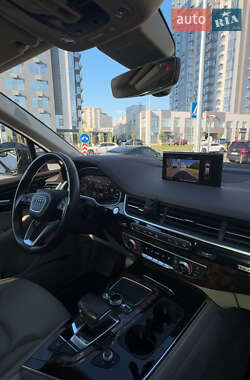 Внедорожник / Кроссовер Audi Q7 2016 в 