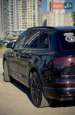 Внедорожник / Кроссовер Audi Q7 2016 в 
