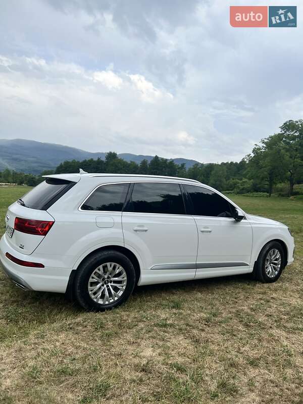 Позашляховик / Кросовер Audi Q7 2017 в Іршаві