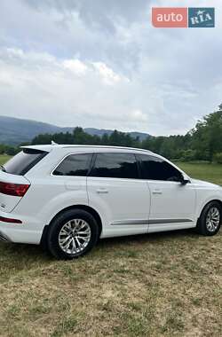 Позашляховик / Кросовер Audi Q7 2017 в 