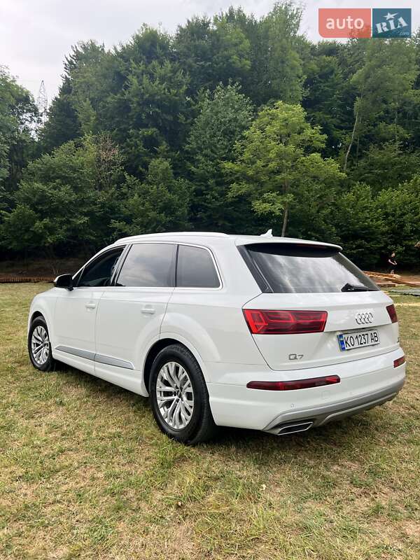 Позашляховик / Кросовер Audi Q7 2017 в Іршаві