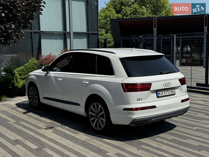 Позашляховик / Кросовер Audi Q7 2017 в Києві