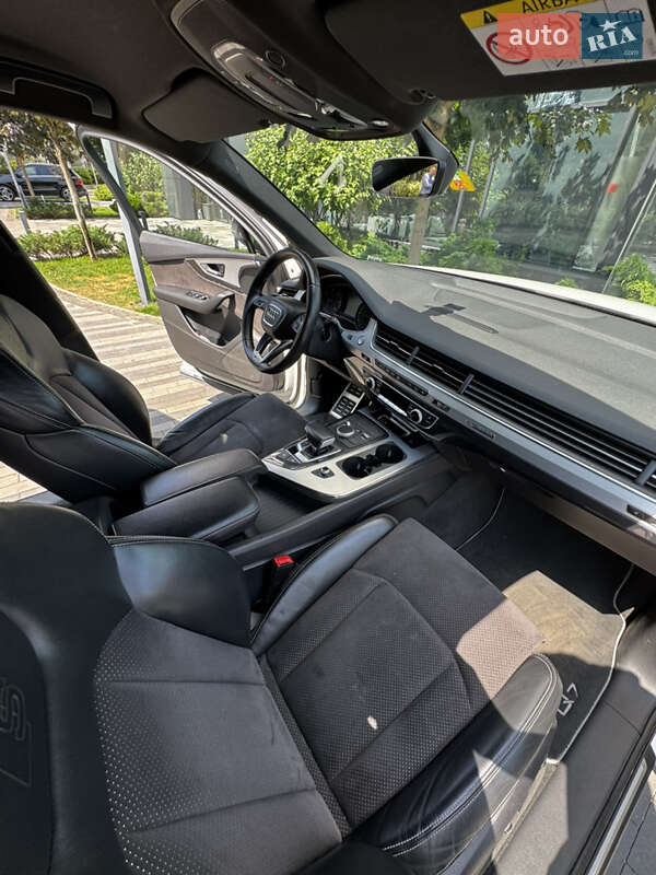 Позашляховик / Кросовер Audi Q7 2017 в Києві