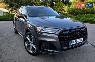 Позашляховик / Кросовер Audi Q7 2020 в 