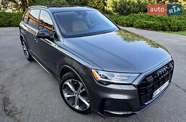 Позашляховик / Кросовер Audi Q7 2020 в 
