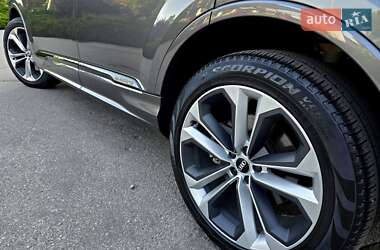 Позашляховик / Кросовер Audi Q7 2020 в 