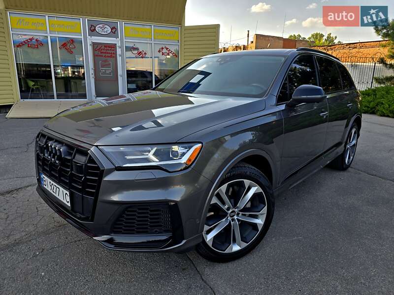 Позашляховик / Кросовер Audi Q7 2020 в 