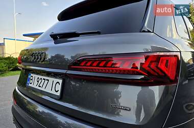 Позашляховик / Кросовер Audi Q7 2020 в 