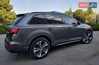Позашляховик / Кросовер Audi Q7 2020 в 