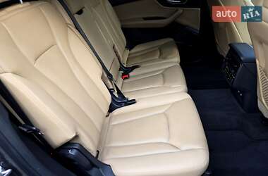 Позашляховик / Кросовер Audi Q7 2020 в 