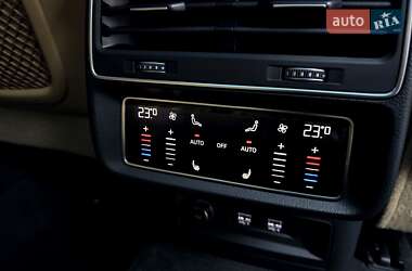 Позашляховик / Кросовер Audi Q7 2020 в 