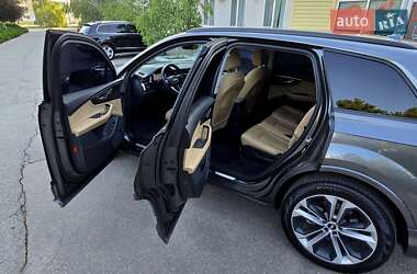 Позашляховик / Кросовер Audi Q7 2020 в 