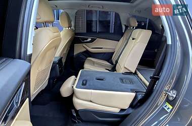 Позашляховик / Кросовер Audi Q7 2020 в 