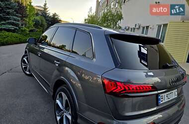 Позашляховик / Кросовер Audi Q7 2020 в 