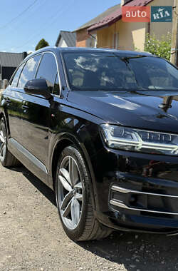 Внедорожник / Кроссовер Audi Q7 2017 в 