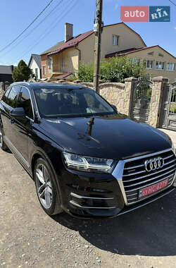 Внедорожник / Кроссовер Audi Q7 2017 в 
