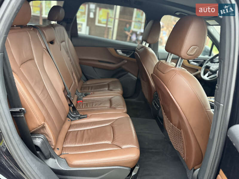 Позашляховик / Кросовер Audi Q7 2017 в Львові