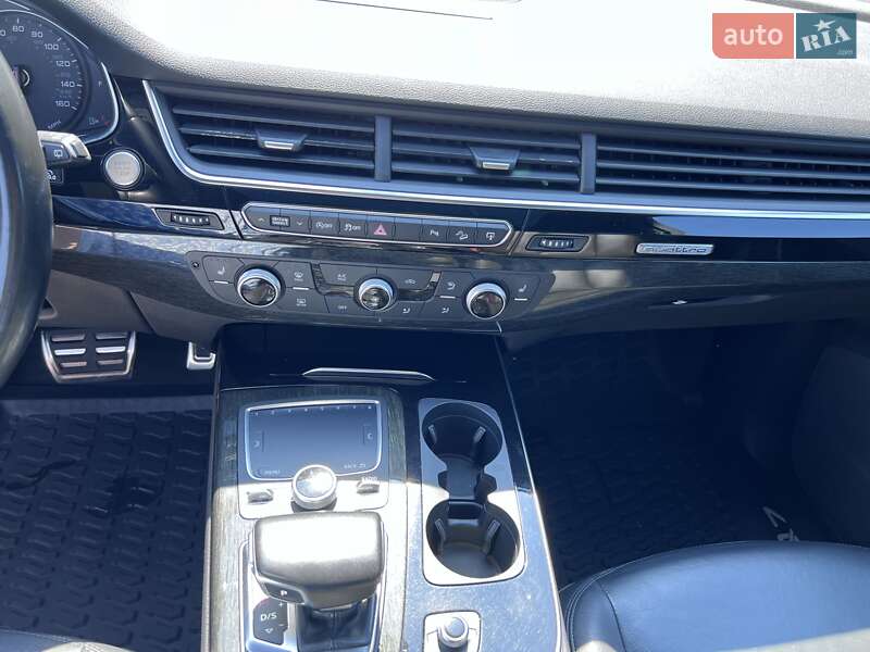 Позашляховик / Кросовер Audi Q7 2017 в Вінниці