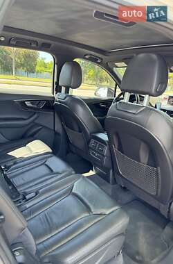 Позашляховик / Кросовер Audi Q7 2016 в 